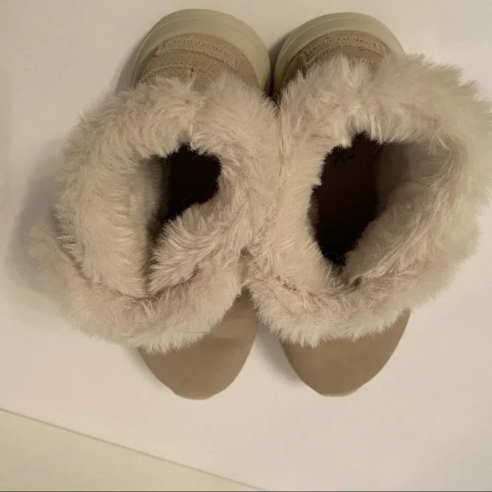 SKECHERS SHOES ANKLE BOOTS CREAM SUEDE LEATHER FAUX FUR ACCENT LINED SIZE 7.5